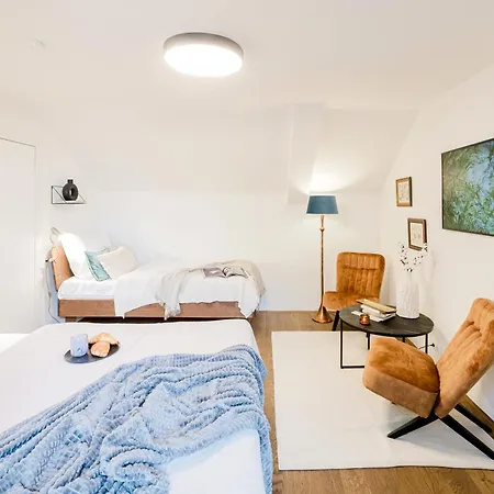 Days - Two-bedroom Maisonette With Ac And Terrace With Grill In Vinohrady