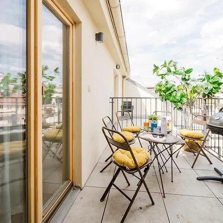 Days - 2bdr Attic Maisonette With Grill On Terrace And Ac * 프라하