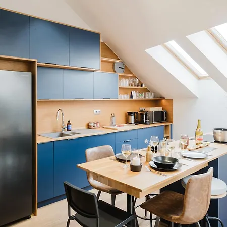 Days - Two-bedroom Maisonette With Ac And Terrace With Grill In Vinohrady Prague