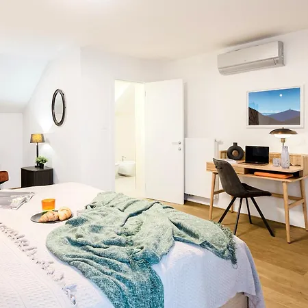 Days - 2bdr Attic Maisonette With Grill On Terrace And Ac 아파트 프라하