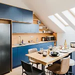 Days - Two-bedroom Maisonette With Ac And Terrace With Grill In Vinohrady Prag