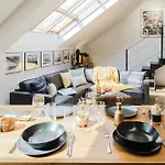 Days - Two-bedroom Maisonette With Ac And Terrace With Grill In Vinohrady