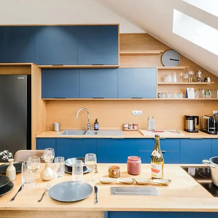 Days - 2bdr Attic Maisonette With Grill On Terrace And Ac Apartment Prague