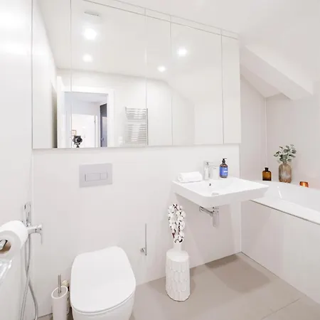 Apartment Days - 2bdr Attic Maisonette With Grill On Terrace And Ac Prague