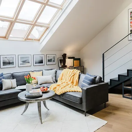 Days - Two-bedroom Maisonette With Ac And Terrace With Grill In Vinohrady *