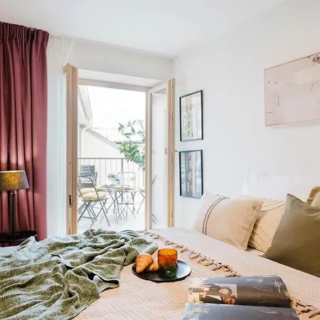 Days - Two-bedroom Maisonette With Ac And Terrace With Grill In Vinohrady
