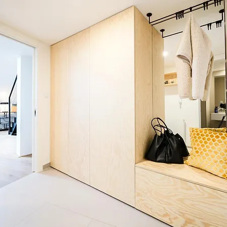 Days - 2bdr Attic Maisonette With Grill On Terrace And Ac Apartment Prague